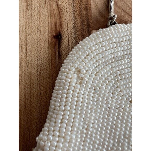 Vintage 50/60's Small White Beaded Purse Handbag Single Handle Kiss Lock - Picture 3 of 8